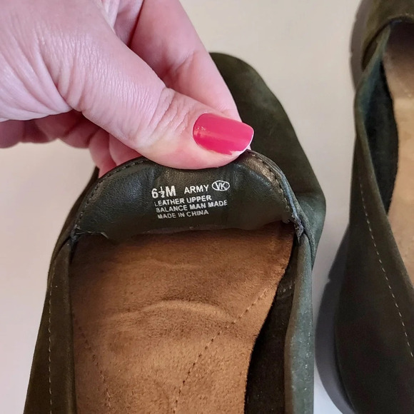 Aerosoles Women's Army Slip-On Loafer Green Nubuck in Size 6.5 - Picture 6 of 9